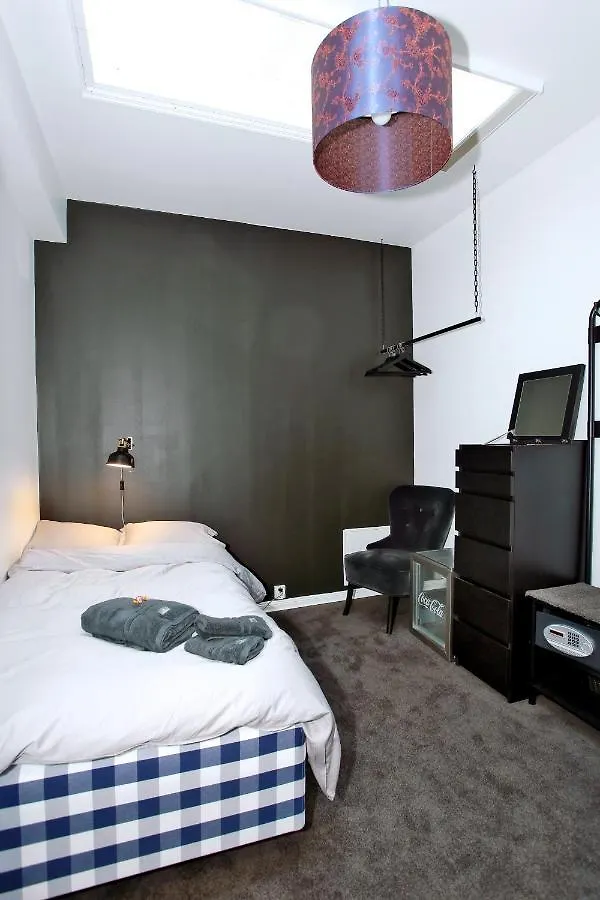 Eight Rooms Stockholm 3*,